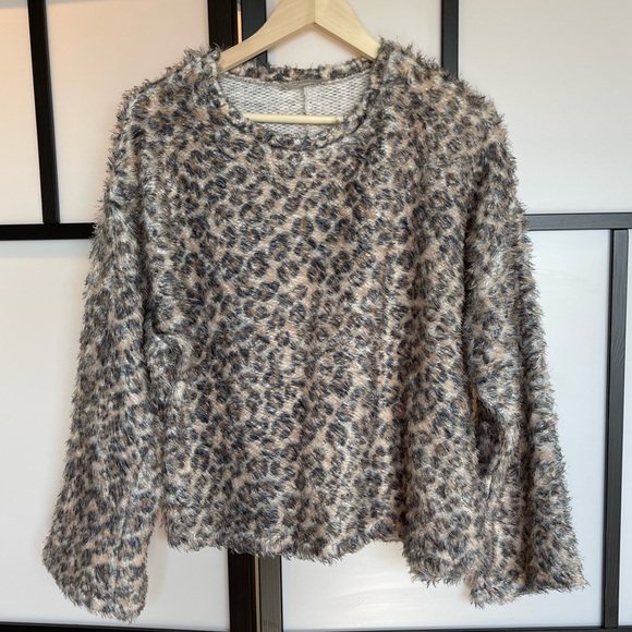 Zara Trafaluc Animal Print fuzzy sweater.
Womens Large - Picture 12 of 13